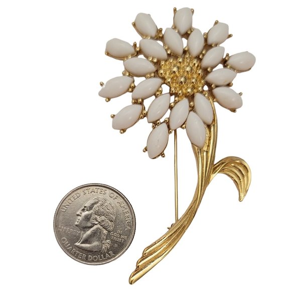 Trifari TM Gold Tone White Plastic Rhinestone Stemmed Flower Brooch, Signed E611 - Picture 6 of 9